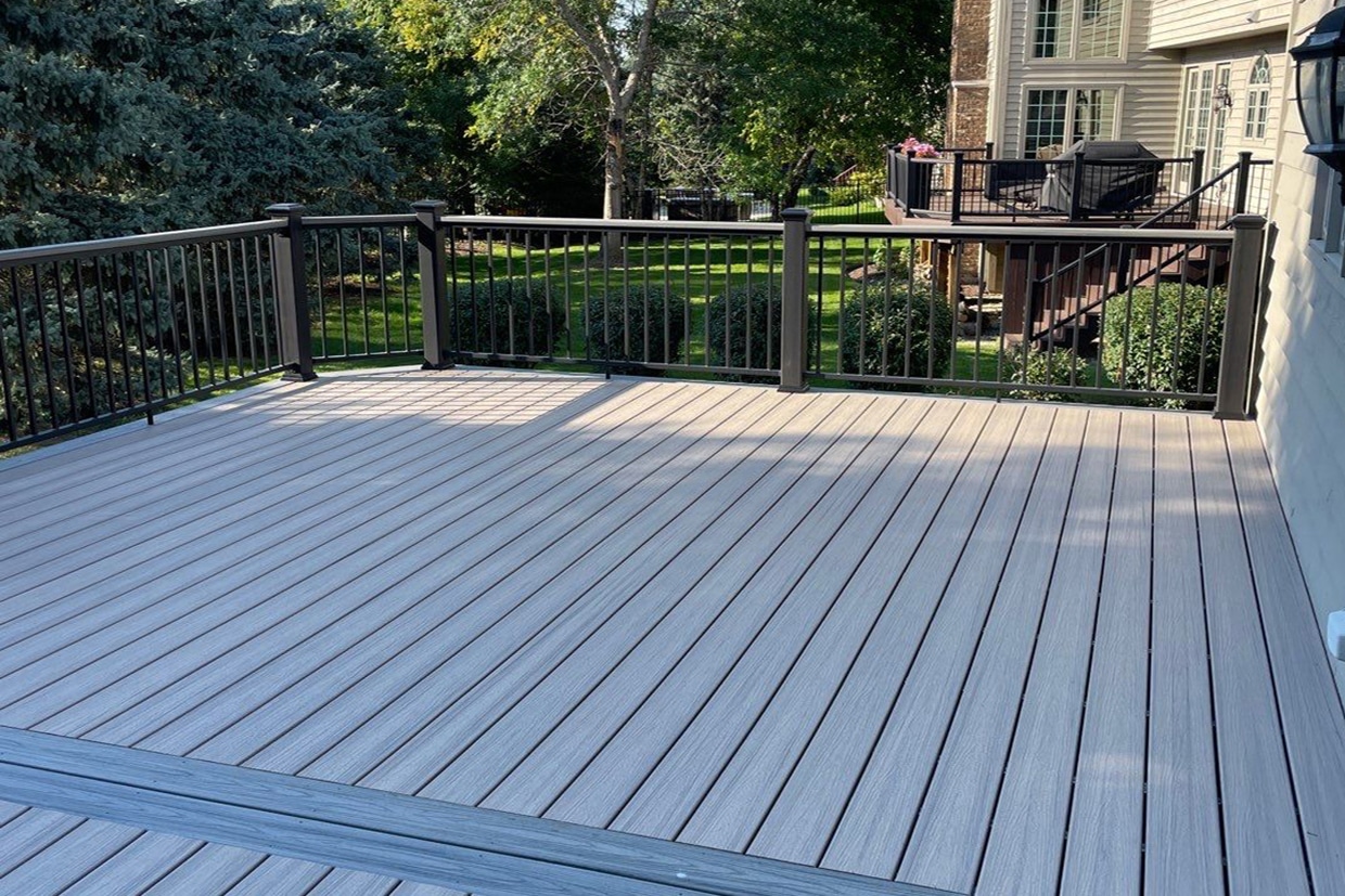 Contrasting Composite Decking 1