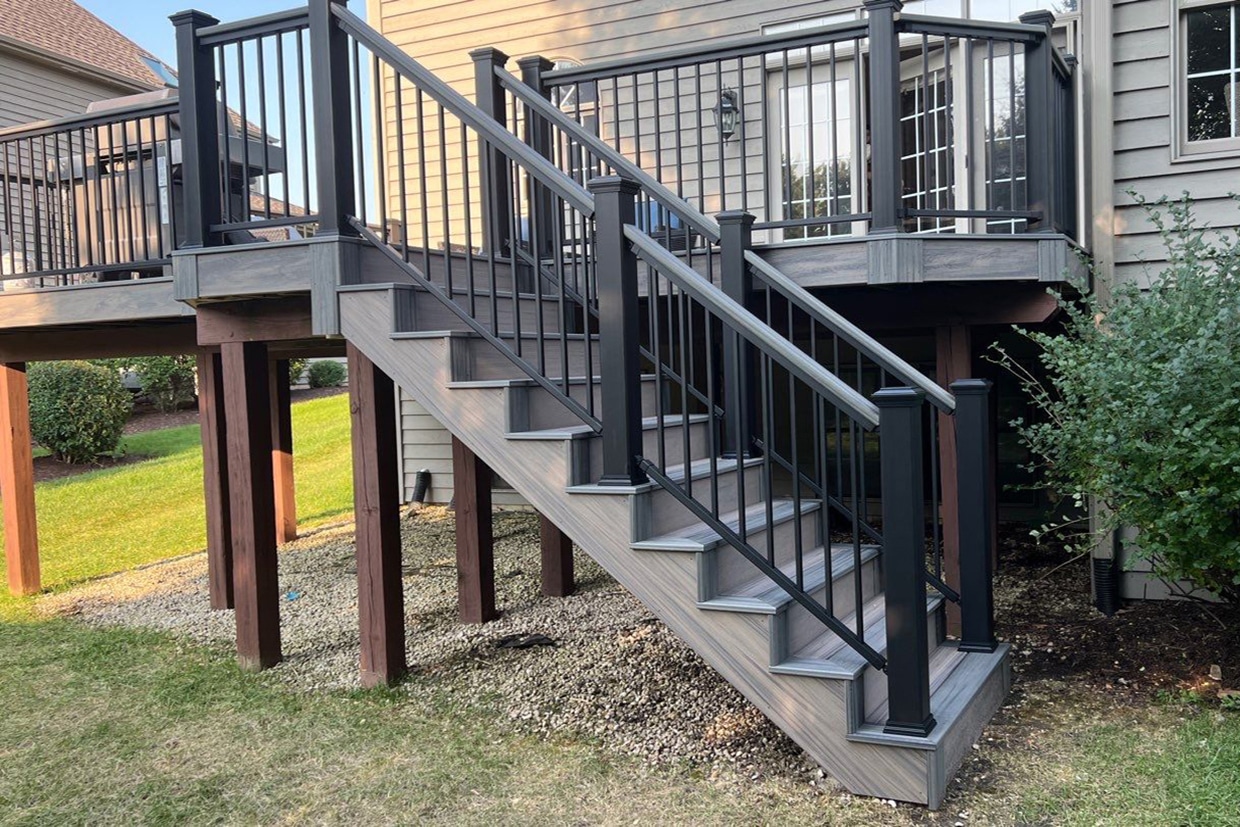 Contrasting Composite Decking 3
