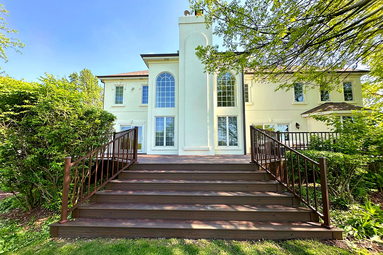 Composite Deck With Staircase 1