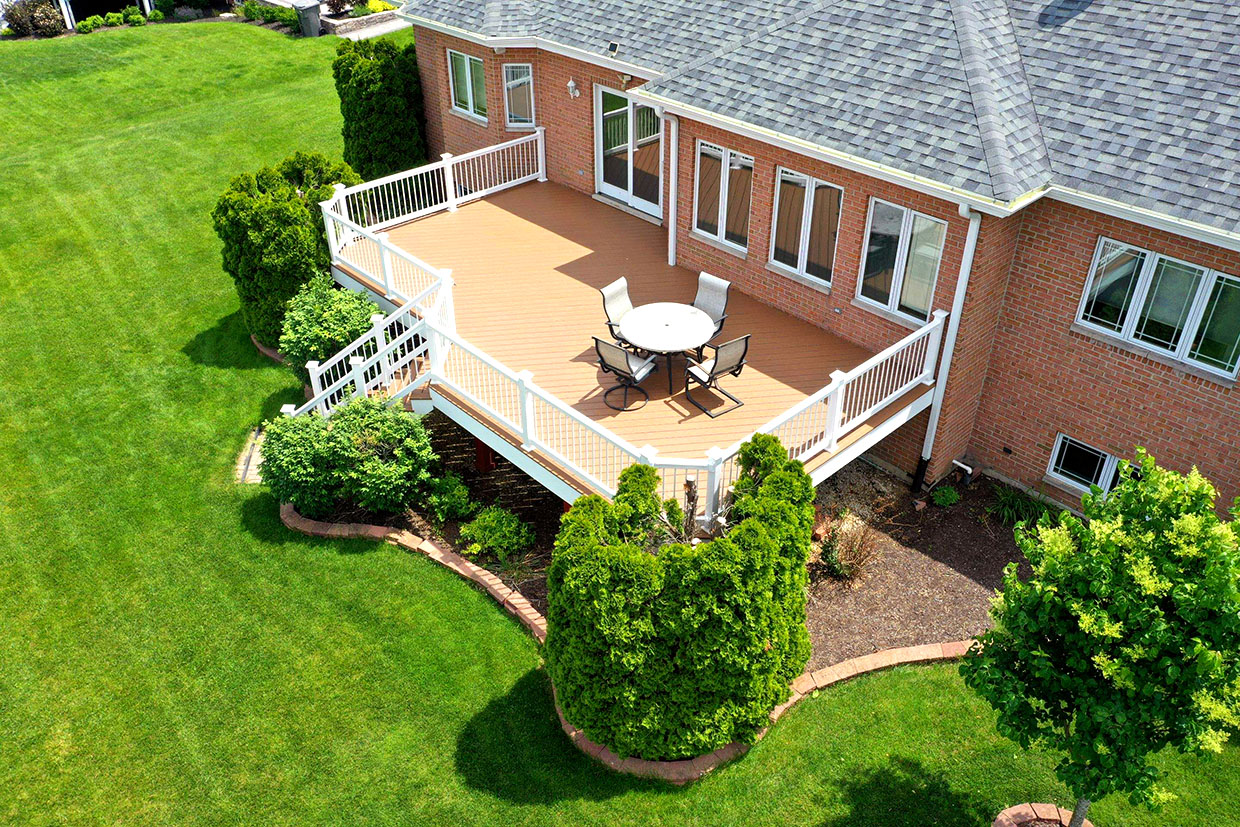 Raised Deck Wih White Accents 4