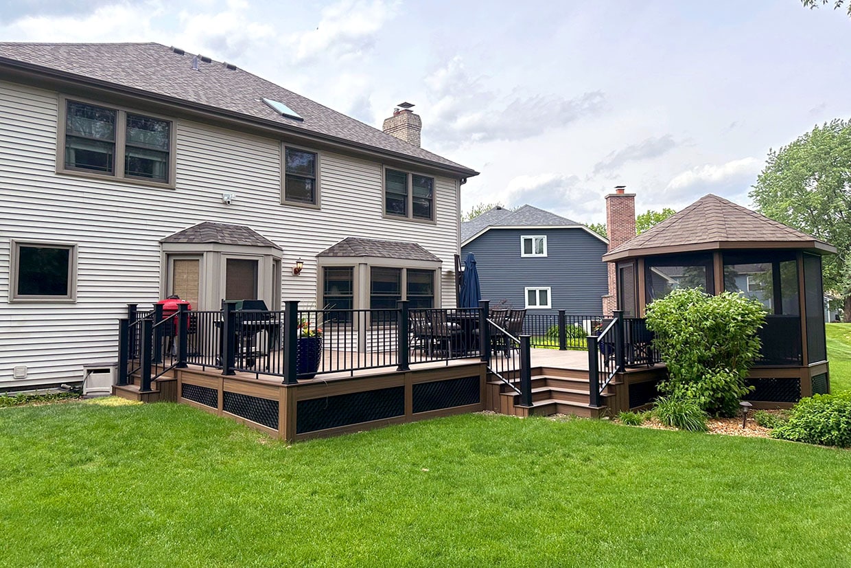 Composite Deck With Enclosed Porch 1