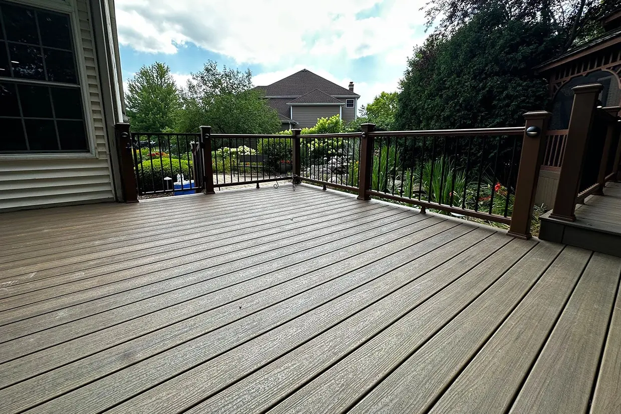 Deck With Enclosed Pergola 2