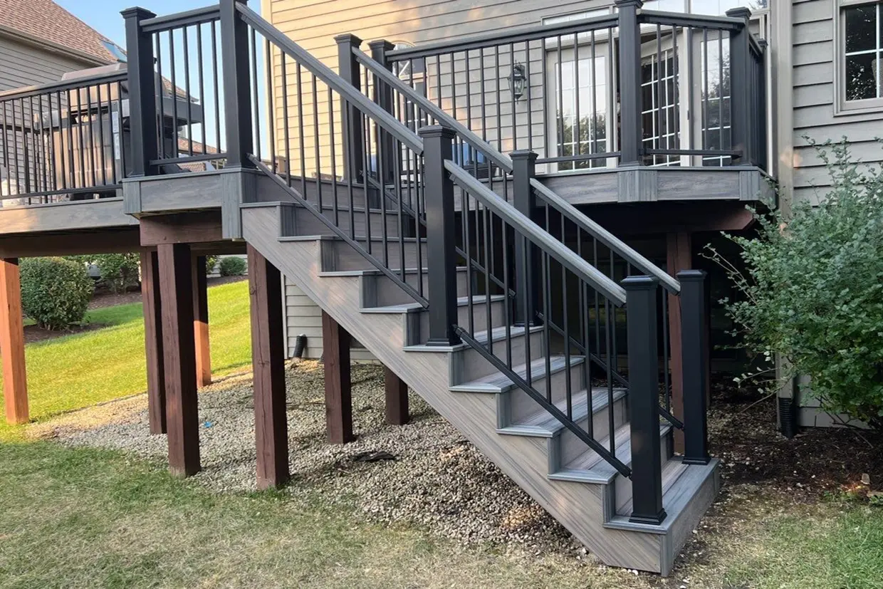Contrasting Composite Decking 3