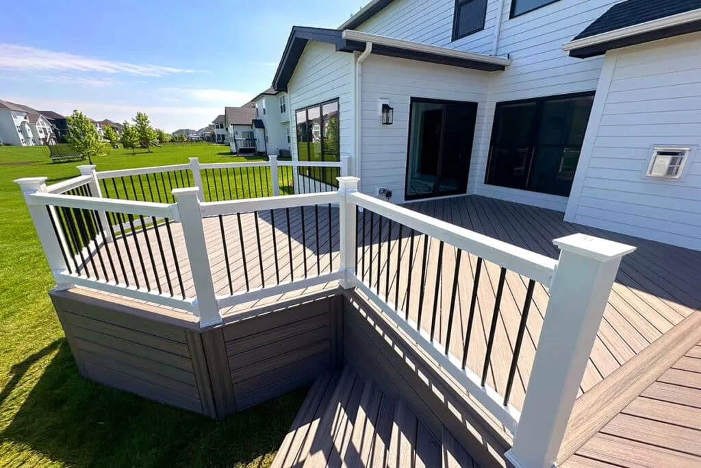 Suwanee-inspiration-07-1024x683 Modern Composite Deck 7