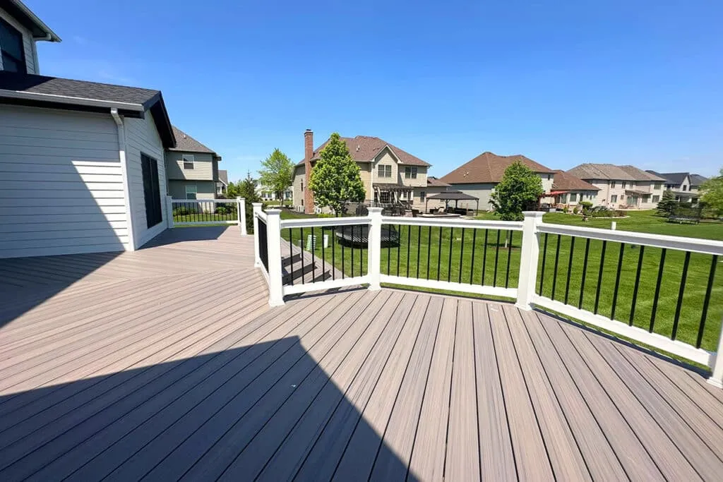 Suwanee-inspiration-08-1024x683 Modern Composite Deck 8